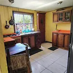 Habitacion Comoda, Con Estacionamiento